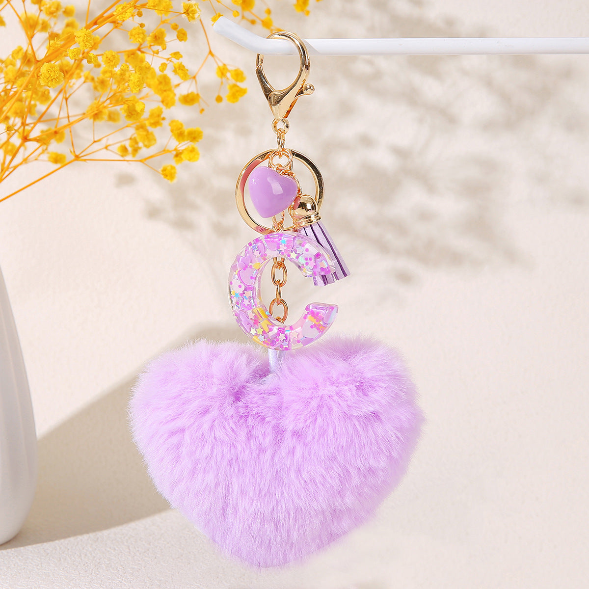 Wholesale in stock Love Shape Hair Ball Letter Keychain Wholesale Glue Sequins 26 Letter Key Ring Girl Backpack Decoration